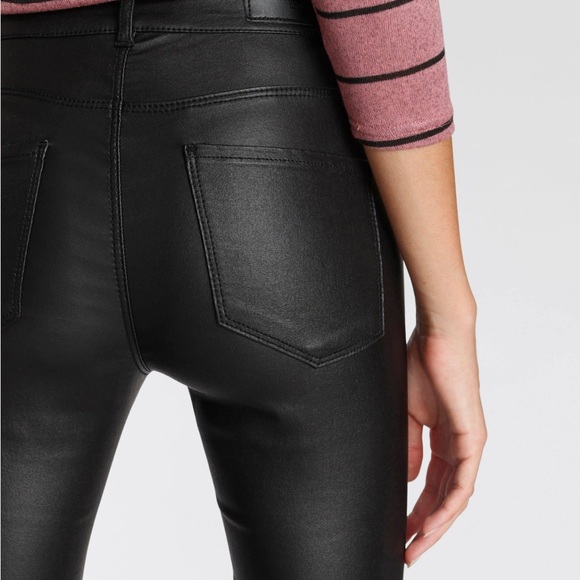 Vero Moda-VMSeven-Smooth coated pant-Slim fit-Size XS-Style#10138972-Black - Picture 2 of 16